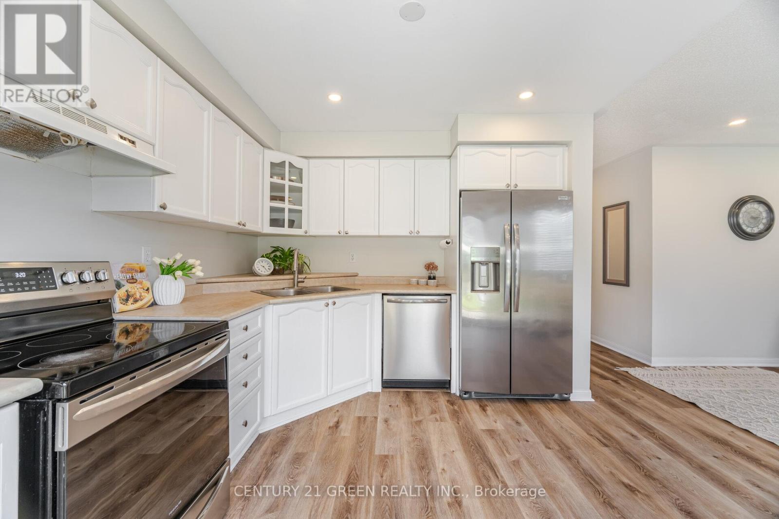 Photo 10 of 411 Baverstock Crescent, Milton ON