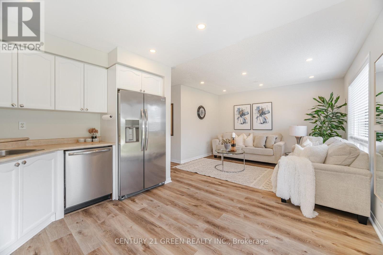 Photo 11 of 411 Baverstock Crescent, Milton ON