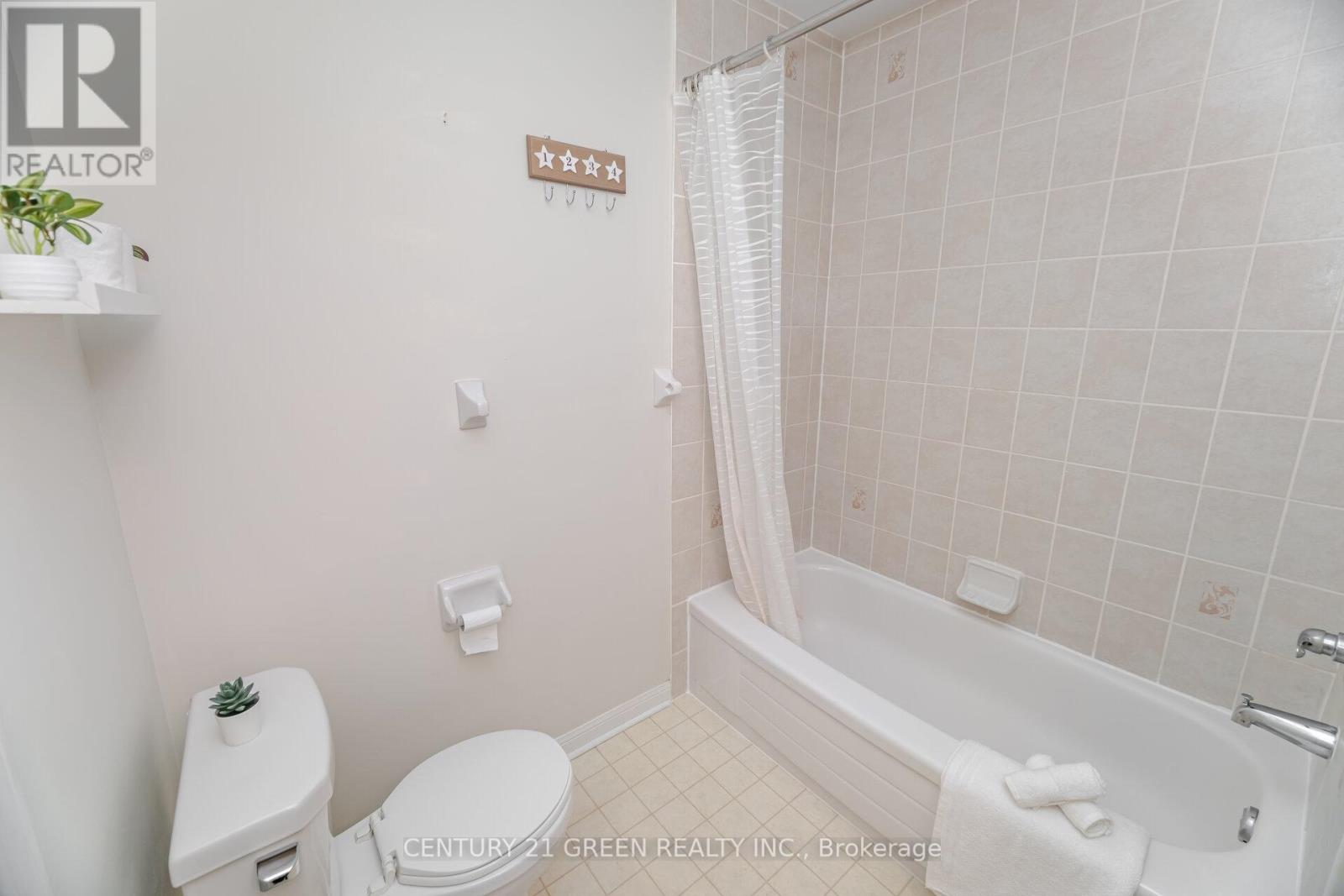 Photo 24 of 411 Baverstock Crescent, Milton ON