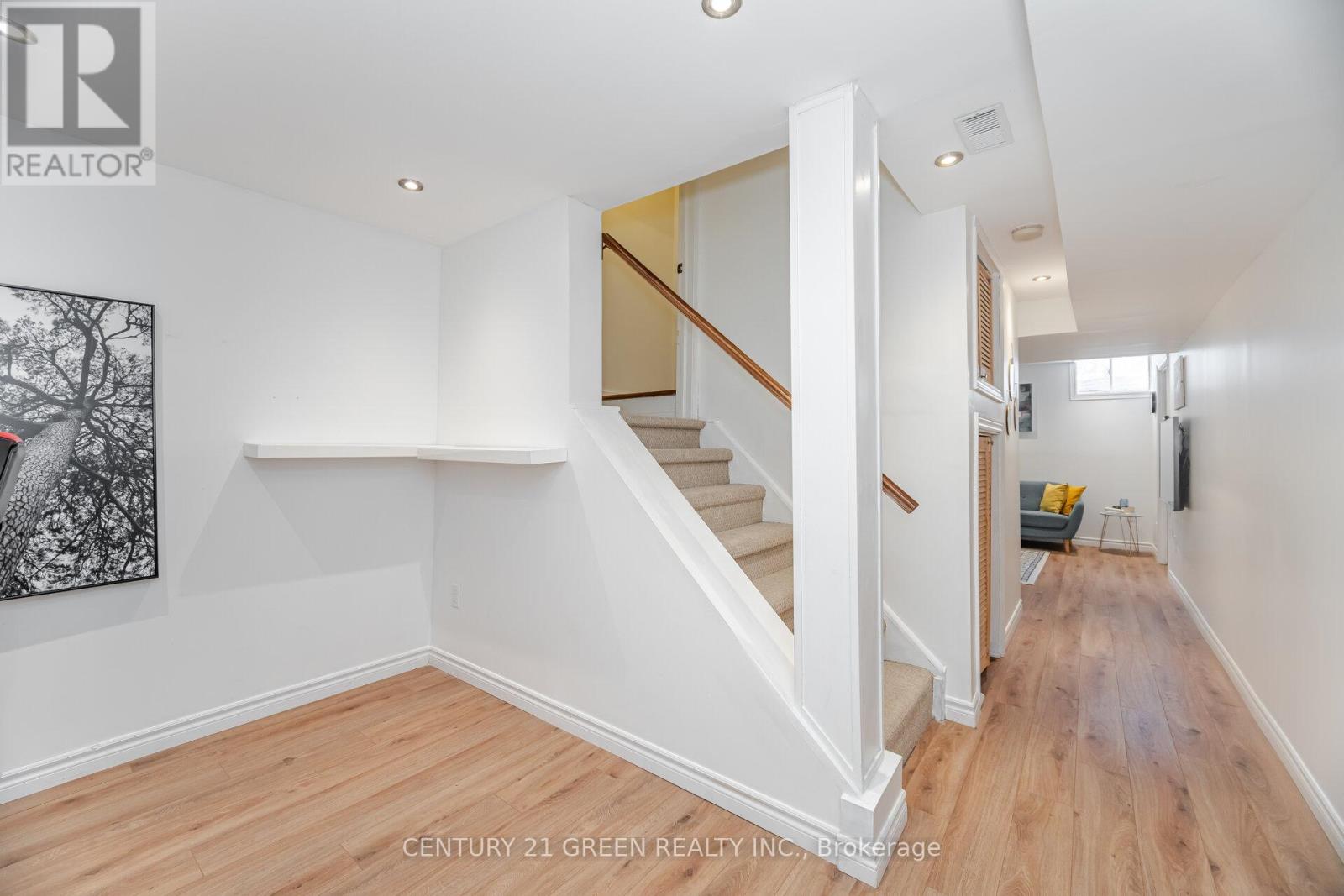 Photo 25 of 411 Baverstock Crescent, Milton ON