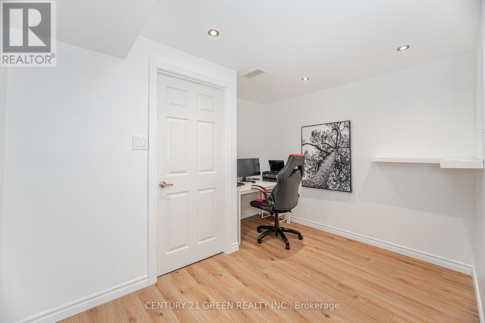 Photo 29 of 411 Baverstock Crescent, Milton ON