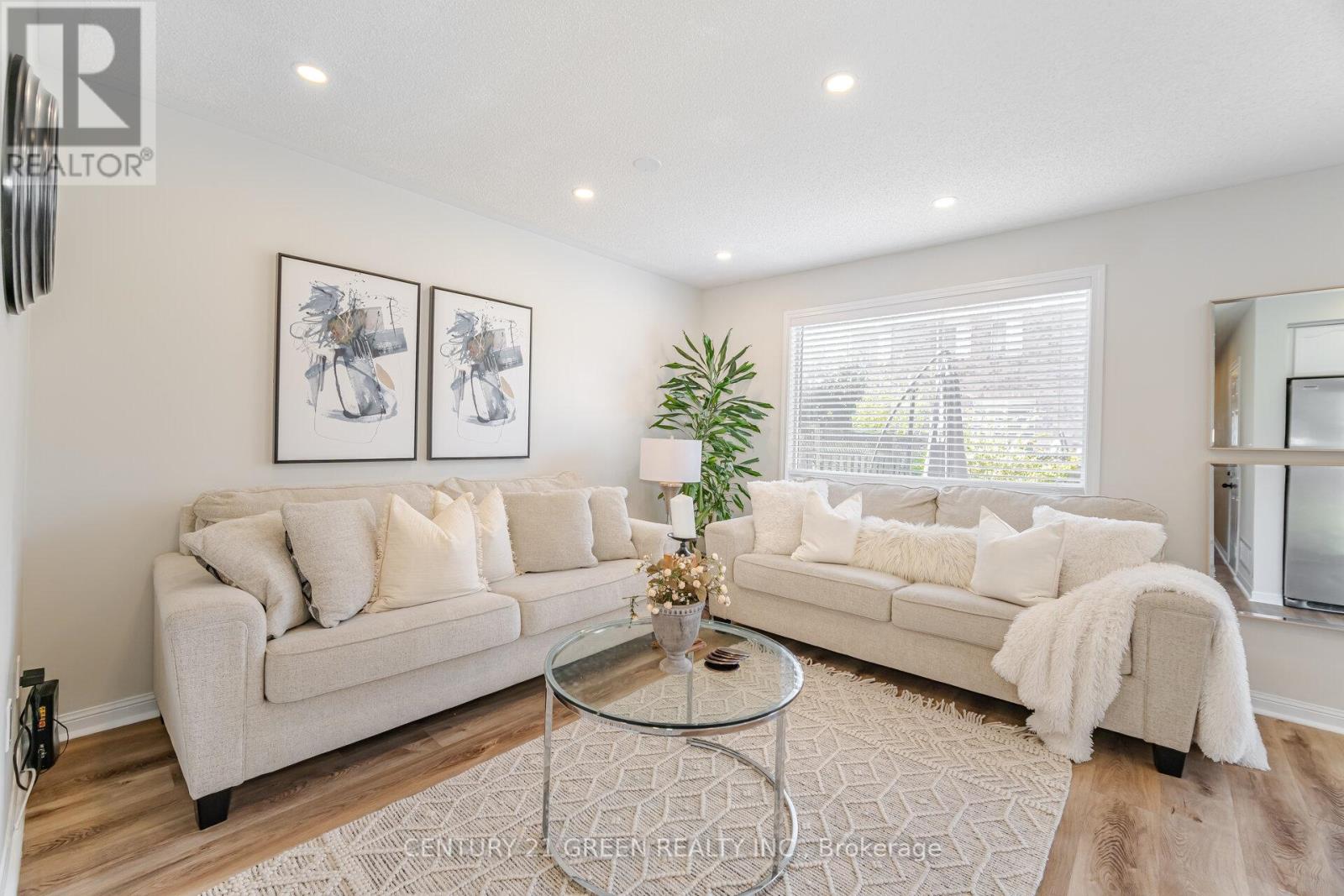 Photo 7 of 411 Baverstock Crescent, Milton ON