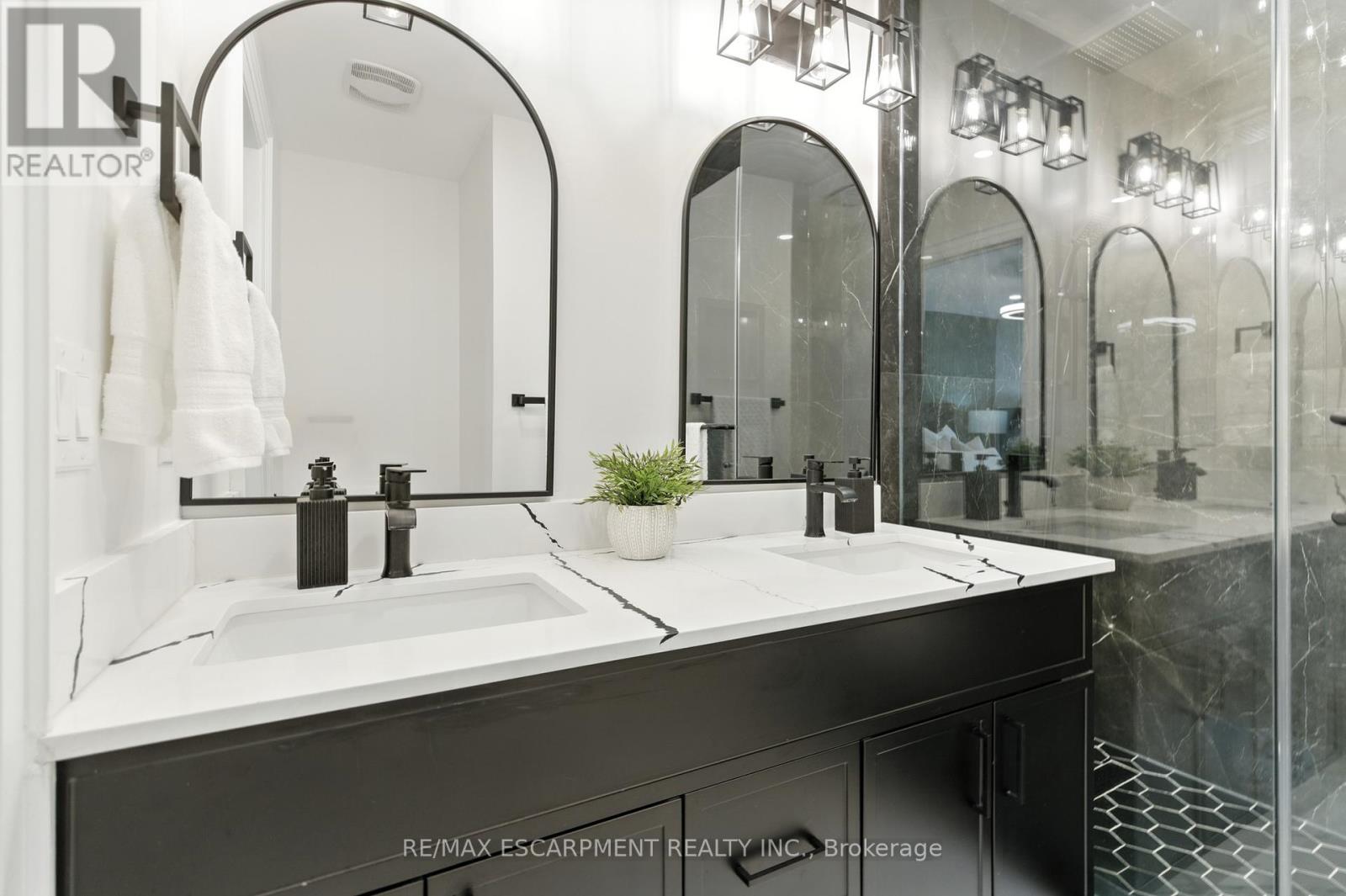 Photo 30 of 1245 Bramblewood Lane, Mississauga ON