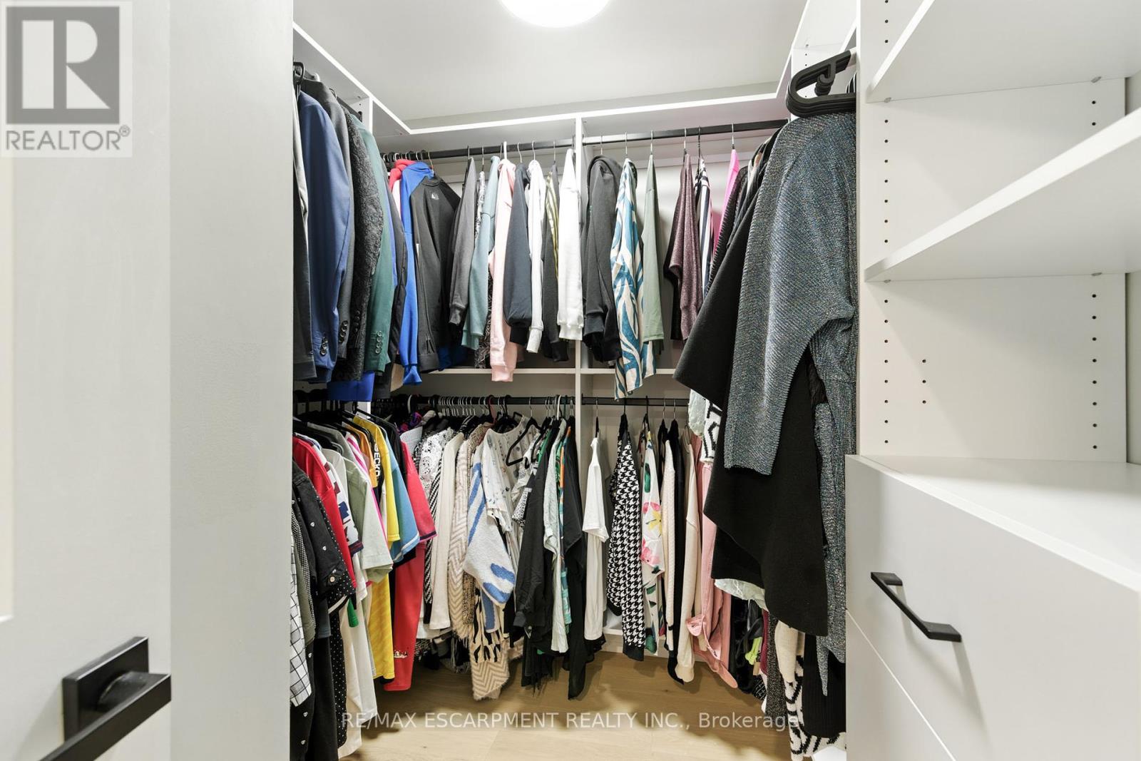 Photo 31 of 1245 Bramblewood Lane, Mississauga ON