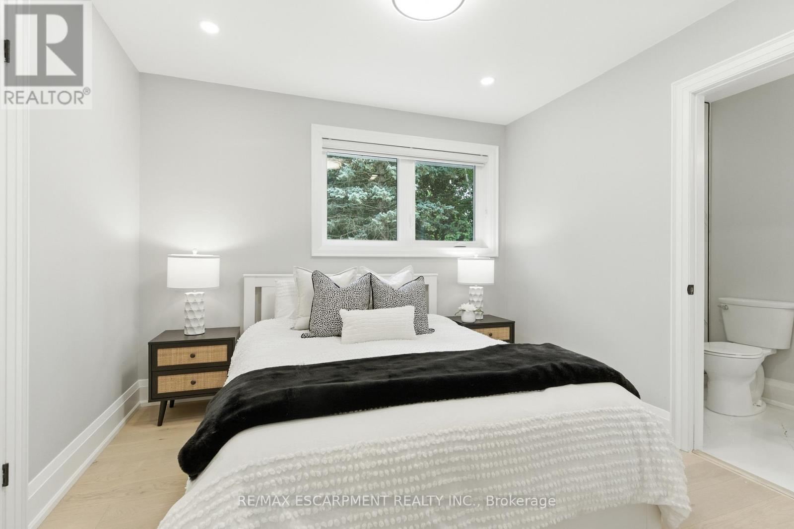 Photo 35 of 1245 Bramblewood Lane, Mississauga ON