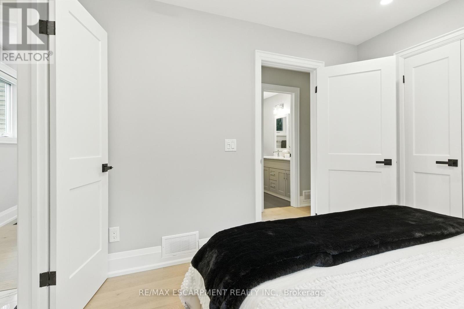 Photo 36 of 1245 Bramblewood Lane, Mississauga ON