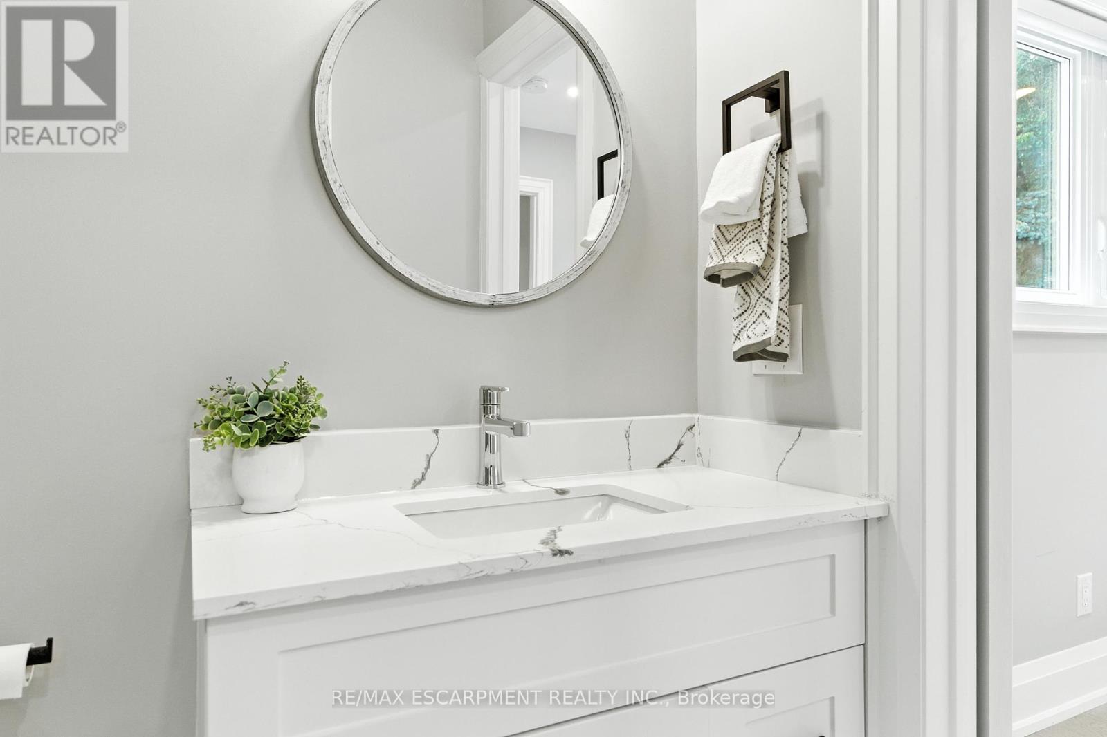 Photo 37 of 1245 Bramblewood Lane, Mississauga ON