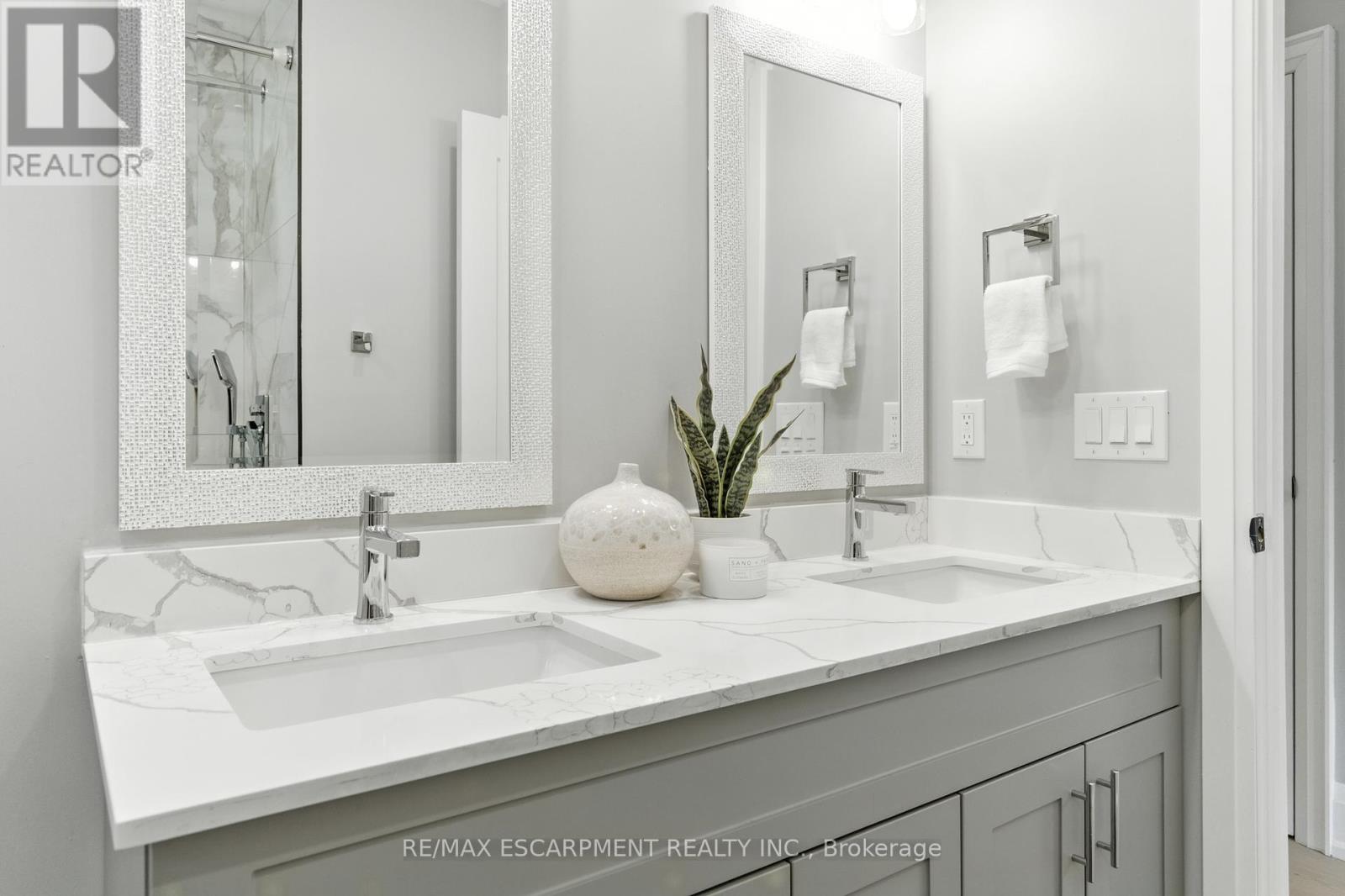 Photo 43 of 1245 Bramblewood Lane, Mississauga ON