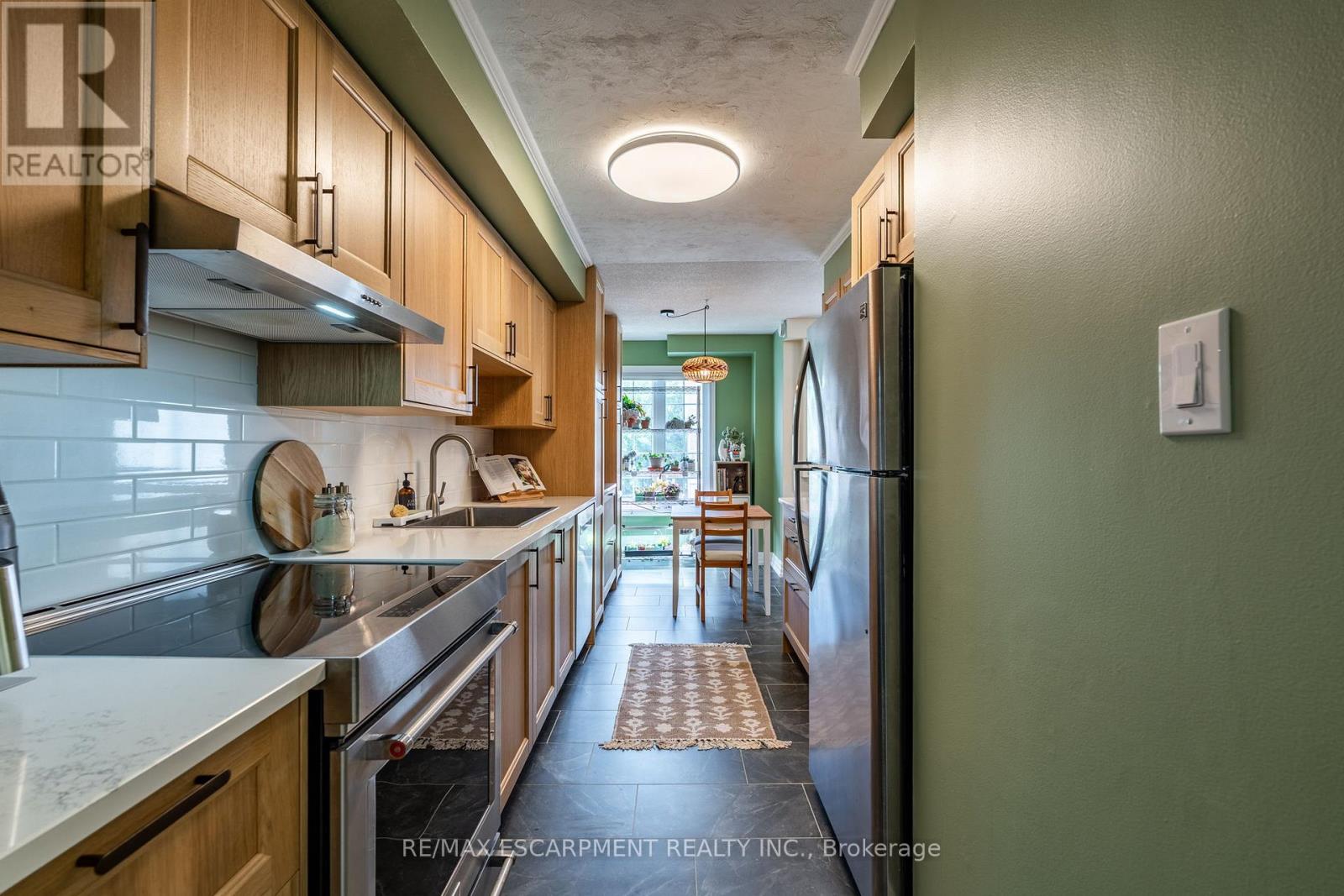 Photo 12 of 235 2075 Walkers Line, Burlington ON