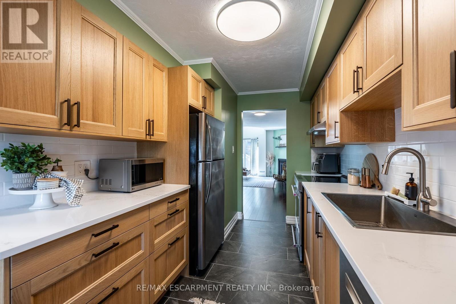 Photo 14 of 235 2075 Walkers Line, Burlington ON