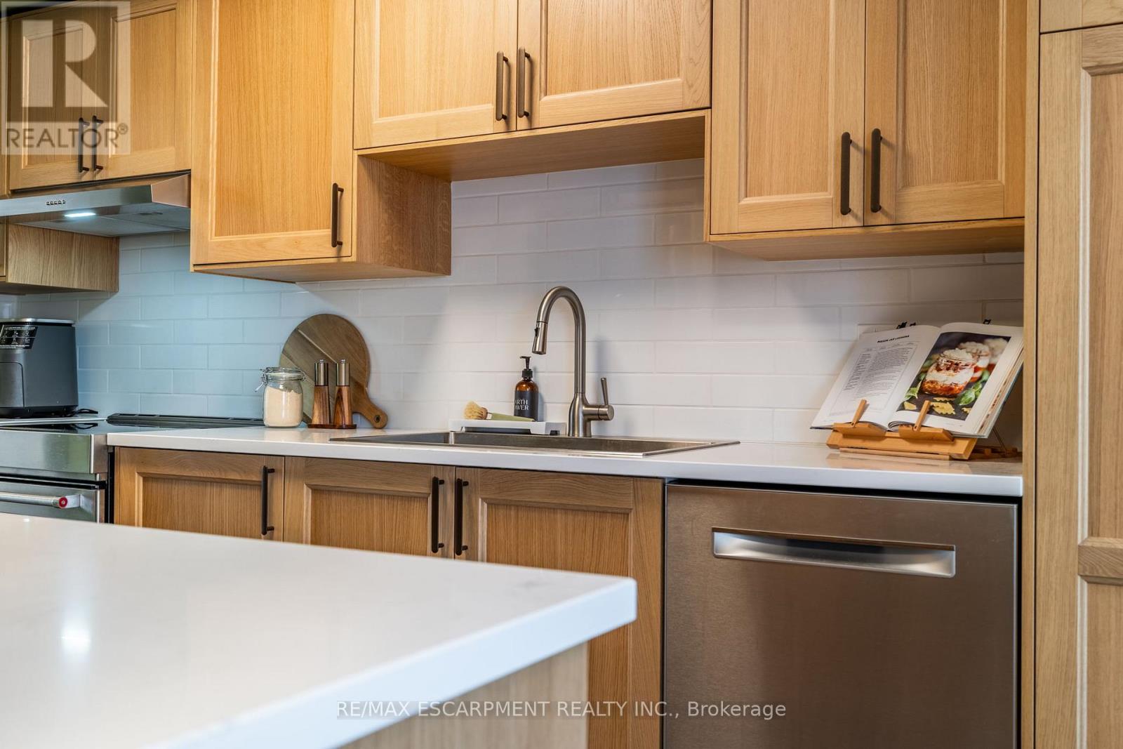 Photo 16 of 235 2075 Walkers Line, Burlington ON