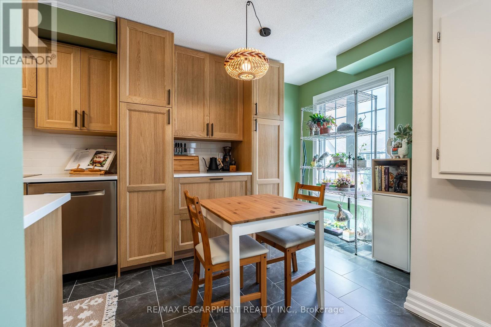 Photo 17 of 235 2075 Walkers Line, Burlington ON