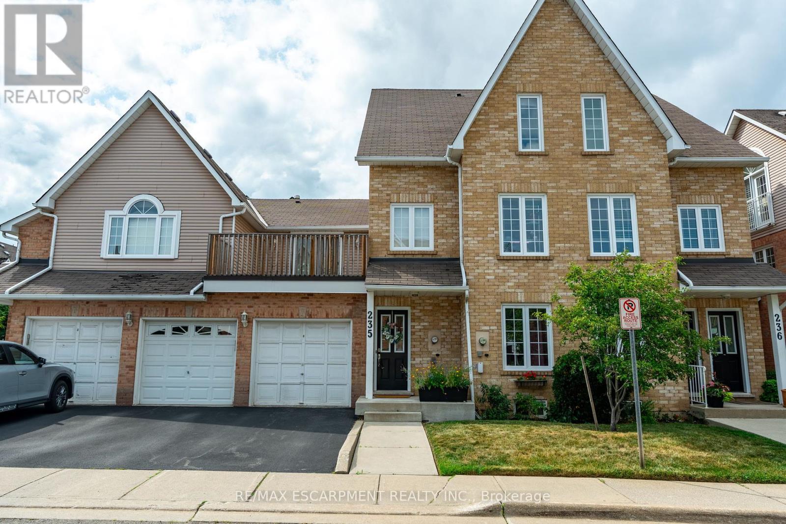 Photo 2 of 235 2075 Walkers Line, Burlington ON