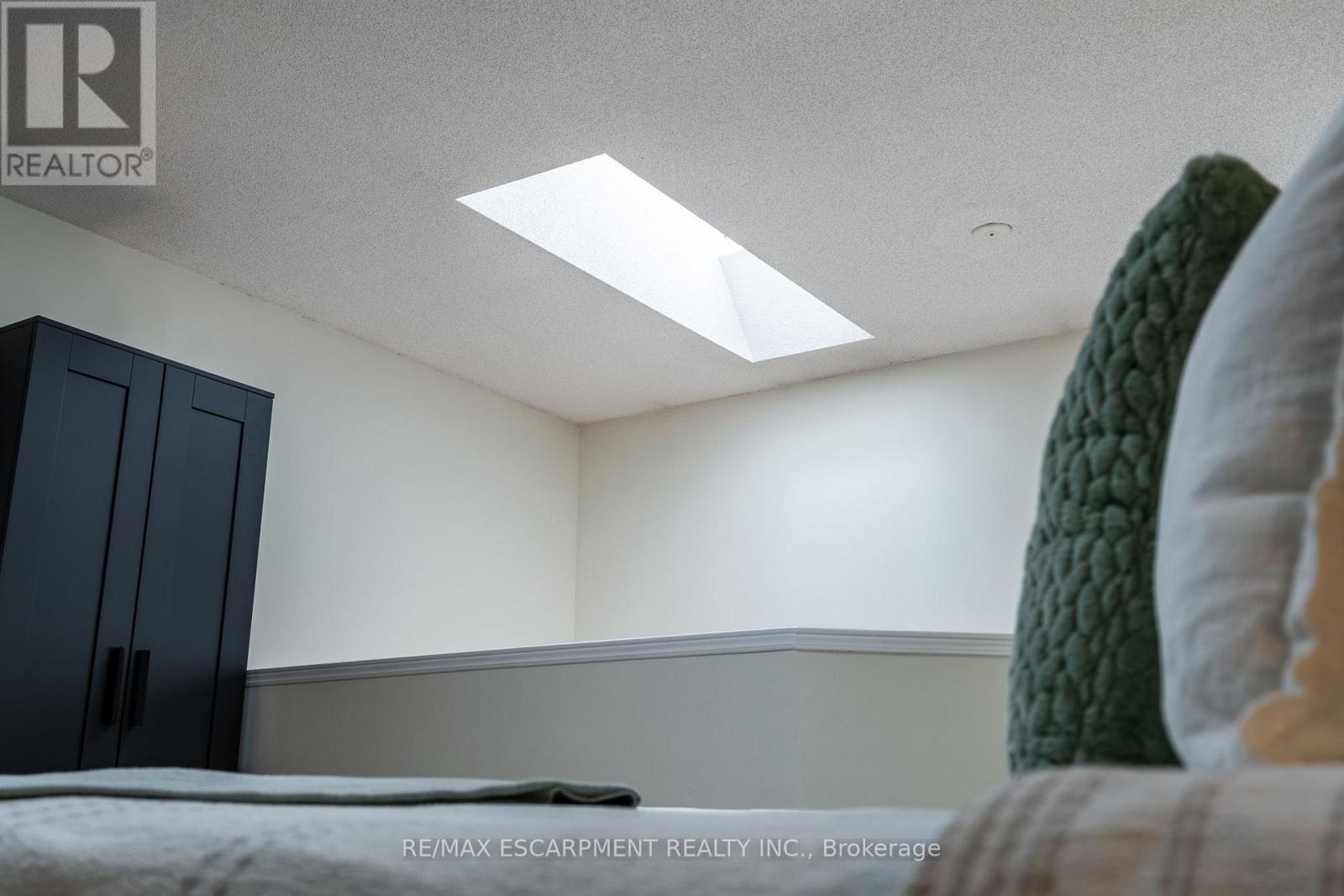 Photo 24 of 235 2075 Walkers Line, Burlington ON