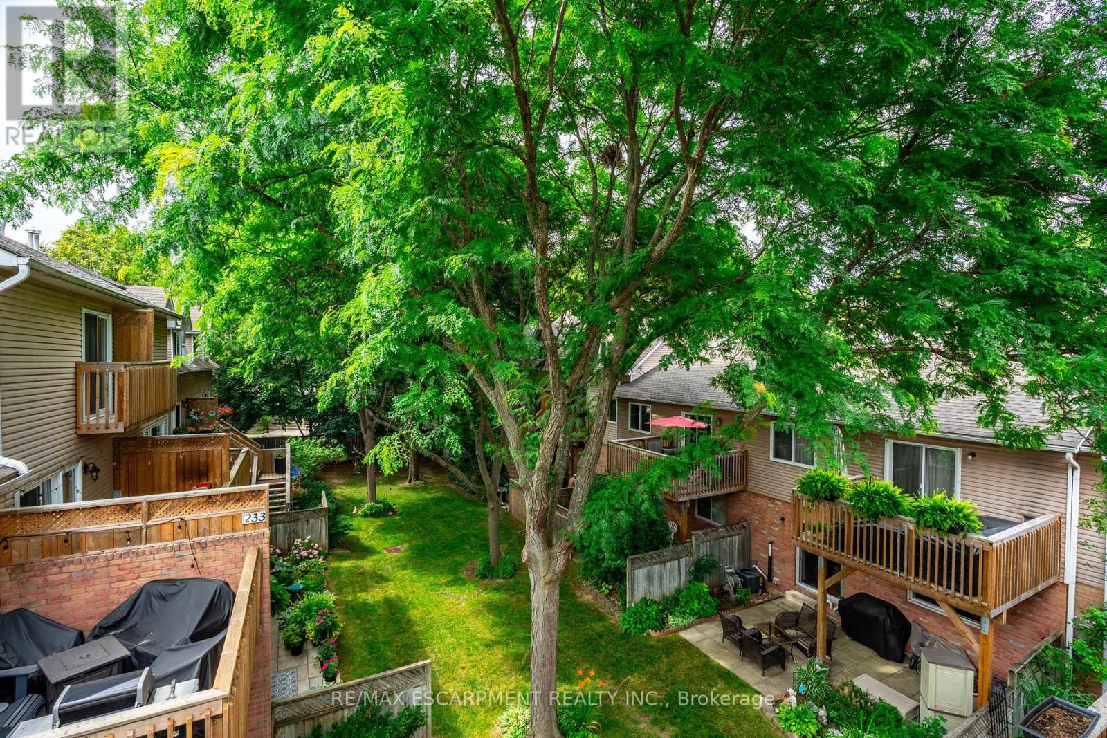 Photo 26 of 235 2075 Walkers Line, Burlington ON