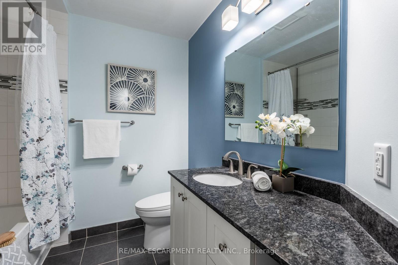 Photo 28 of 235 2075 Walkers Line, Burlington ON