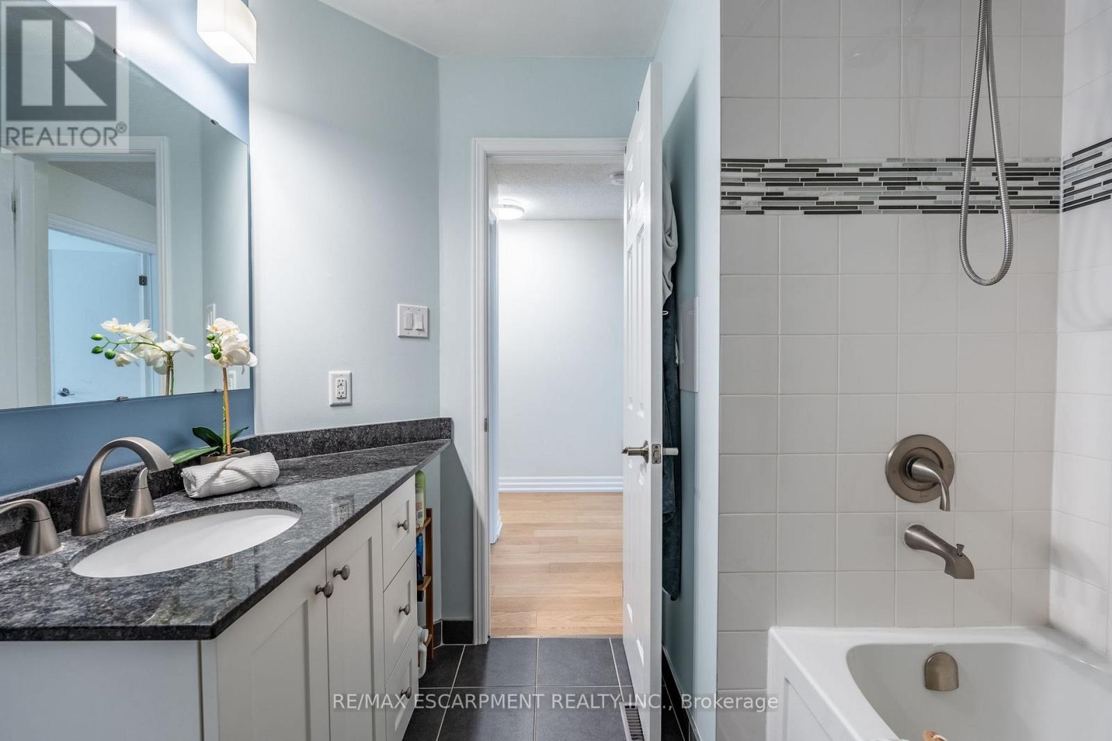 Photo 29 of 235 2075 Walkers Line, Burlington ON