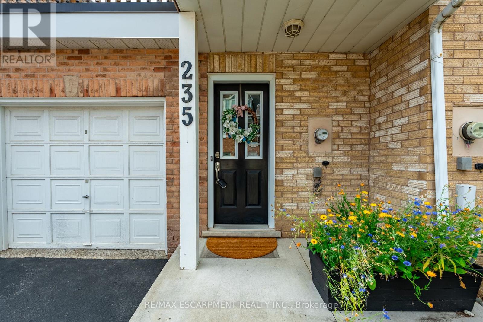 Photo 3 of 235 2075 Walkers Line, Burlington ON