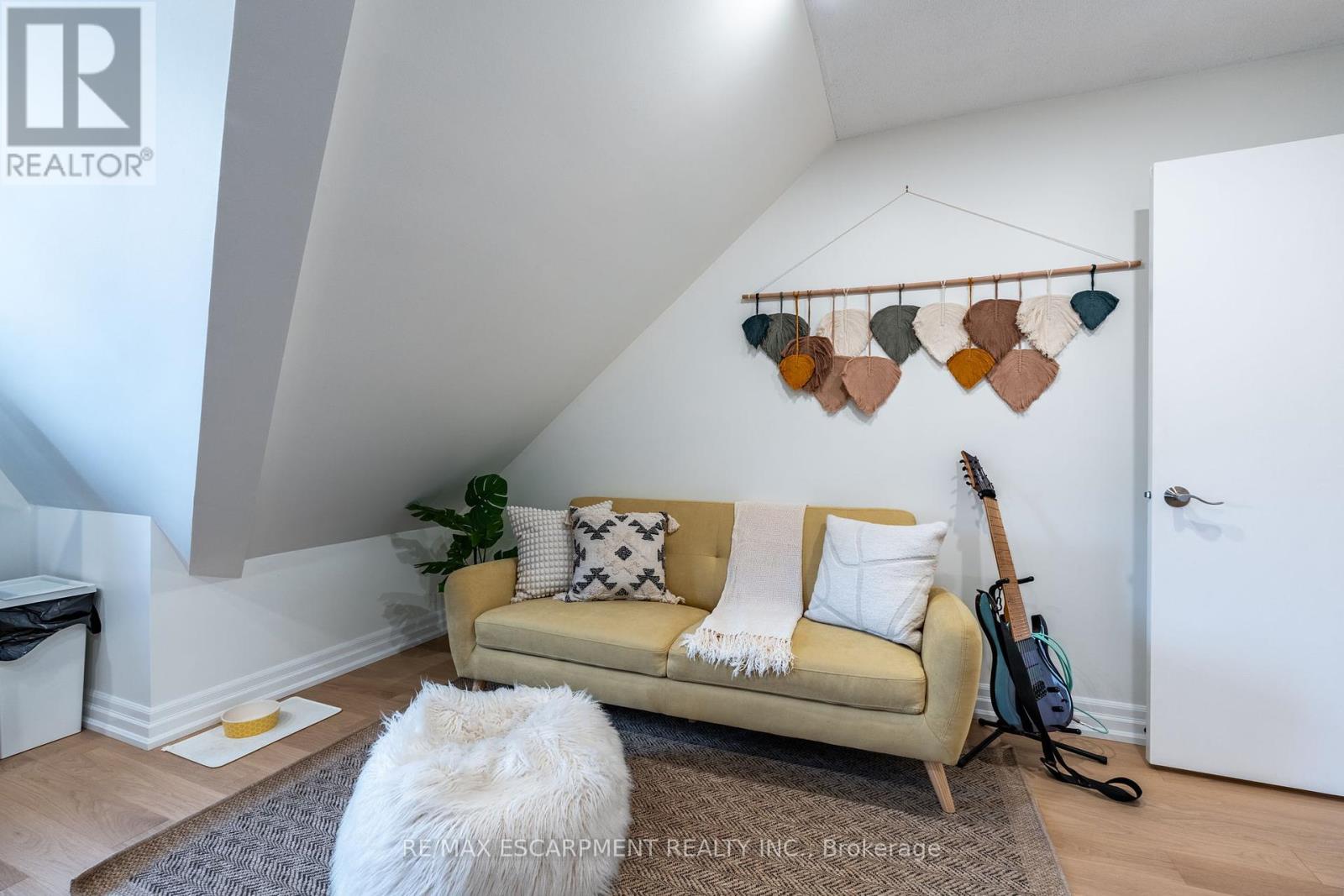 Photo 32 of 235 2075 Walkers Line, Burlington ON