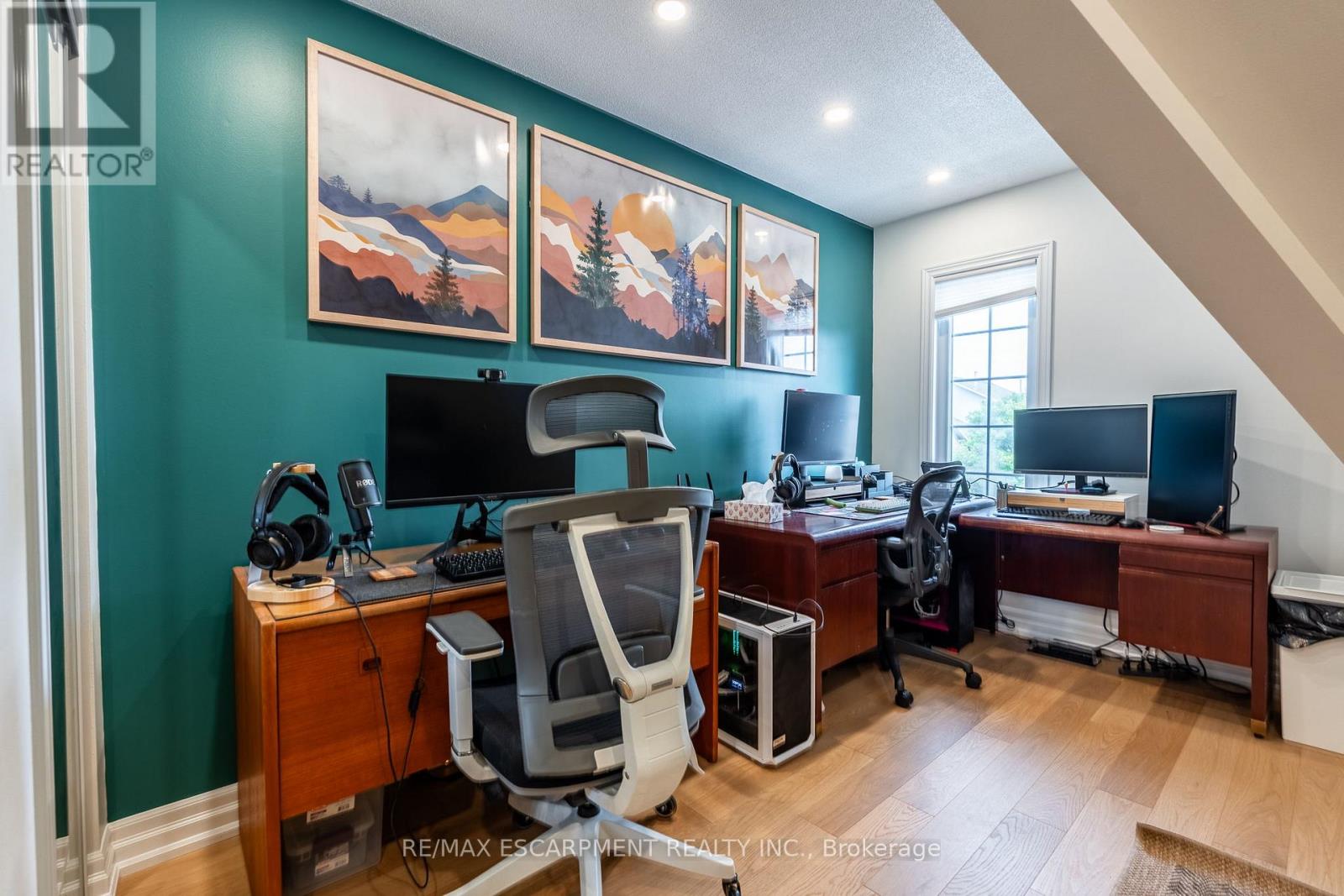 Photo 33 of 235 2075 Walkers Line, Burlington ON