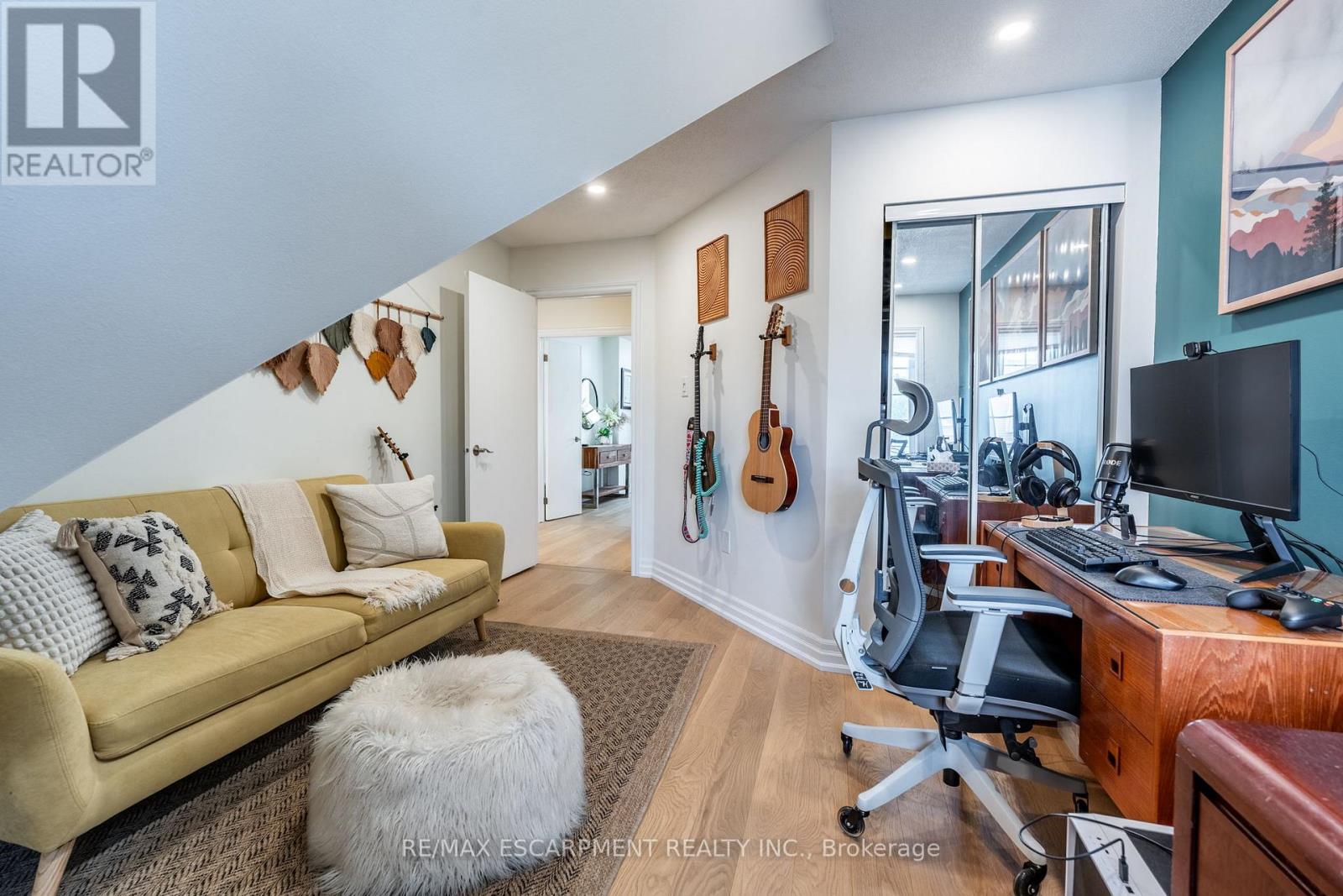 Photo 34 of 235 2075 Walkers Line, Burlington ON