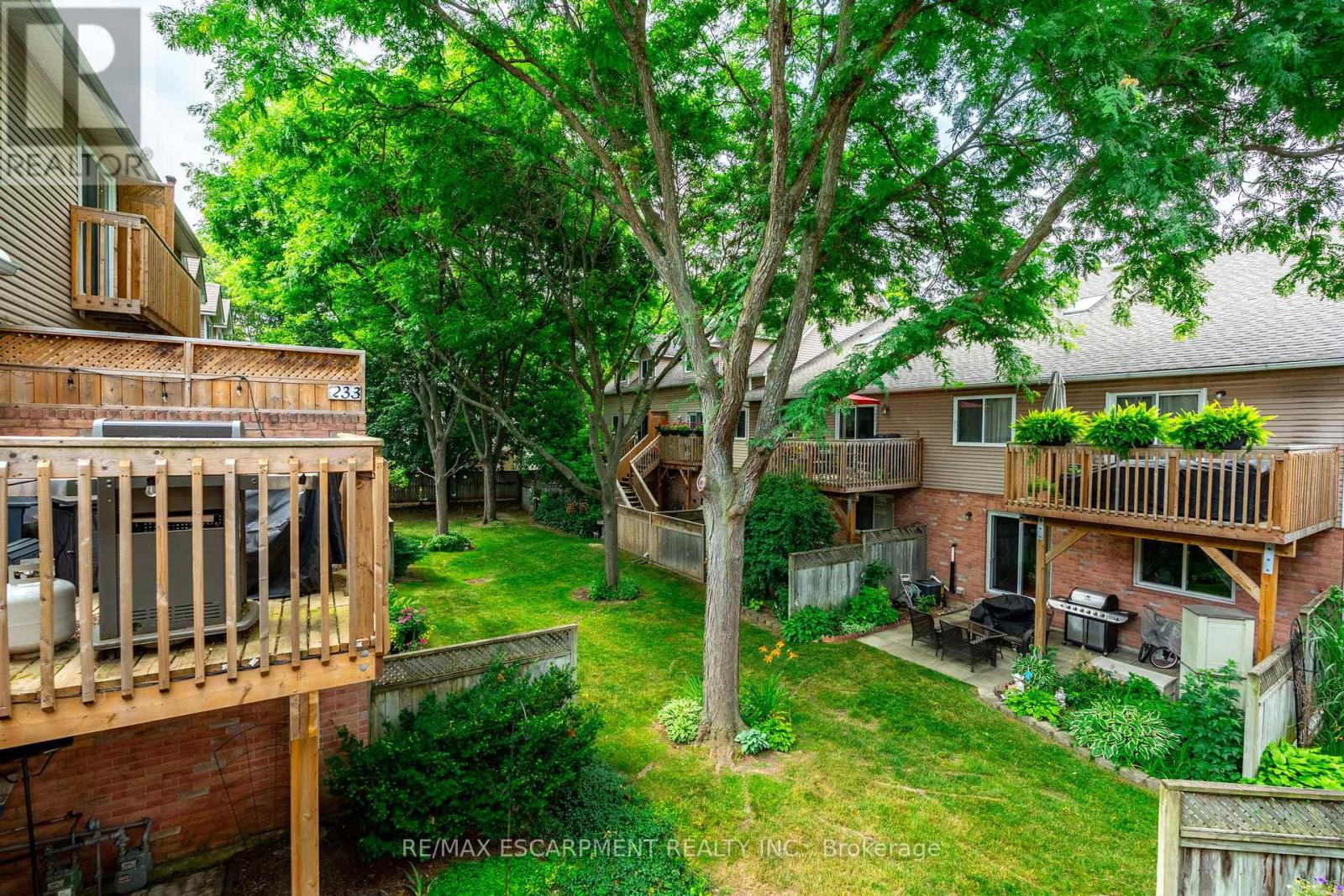 Photo 35 of 235 2075 Walkers Line, Burlington ON