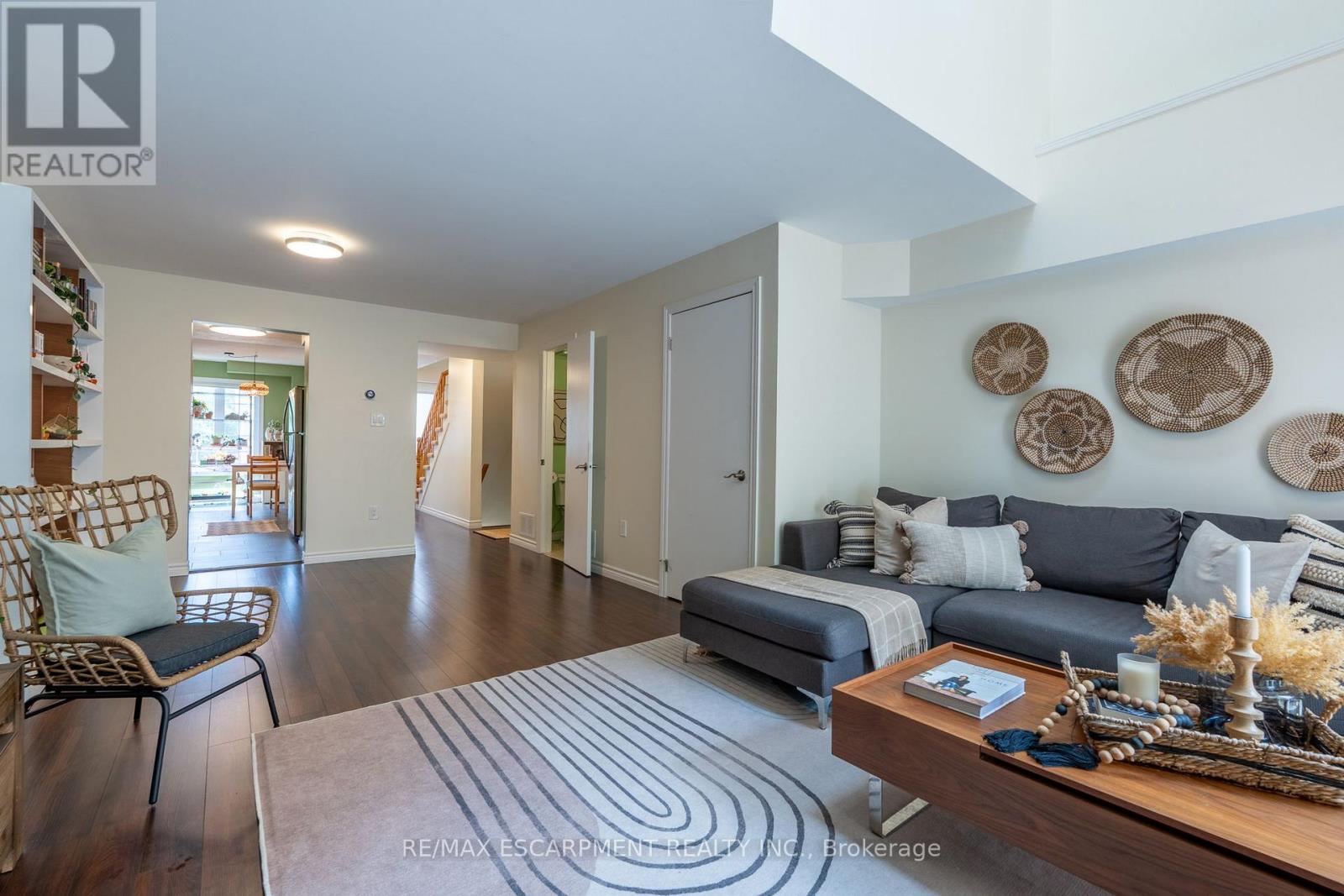 Photo 6 of 235 2075 Walkers Line, Burlington ON