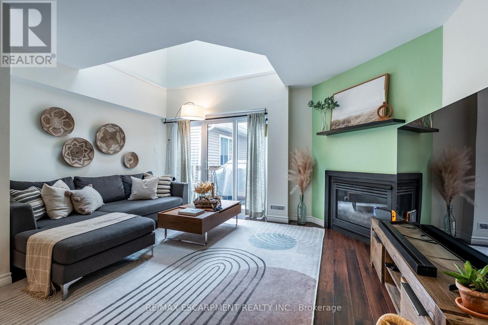 Photo 7 of 235 2075 Walkers Line, Burlington ON