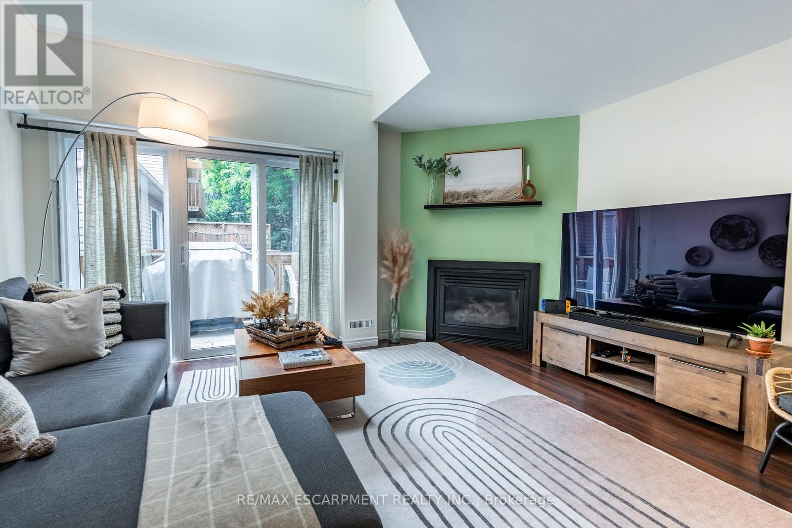 Photo 8 of 235 2075 Walkers Line, Burlington ON