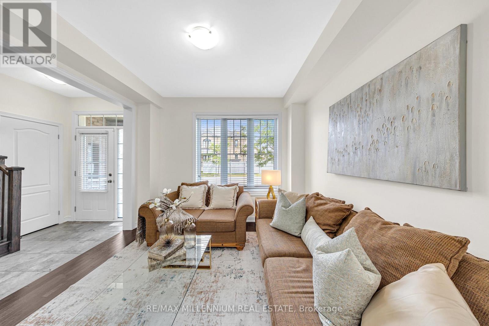 Photo 7 of 86 Saint Dennis Road, Brampton ON