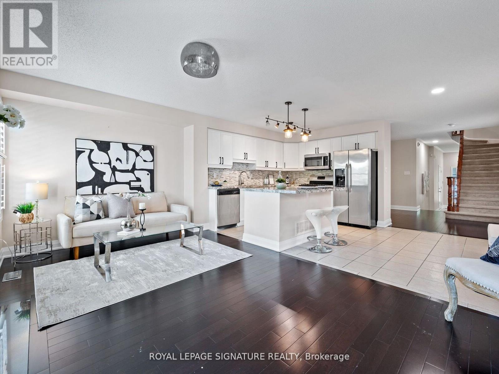 Photo 13 of 5015 Dubonet Drive, Mississauga ON