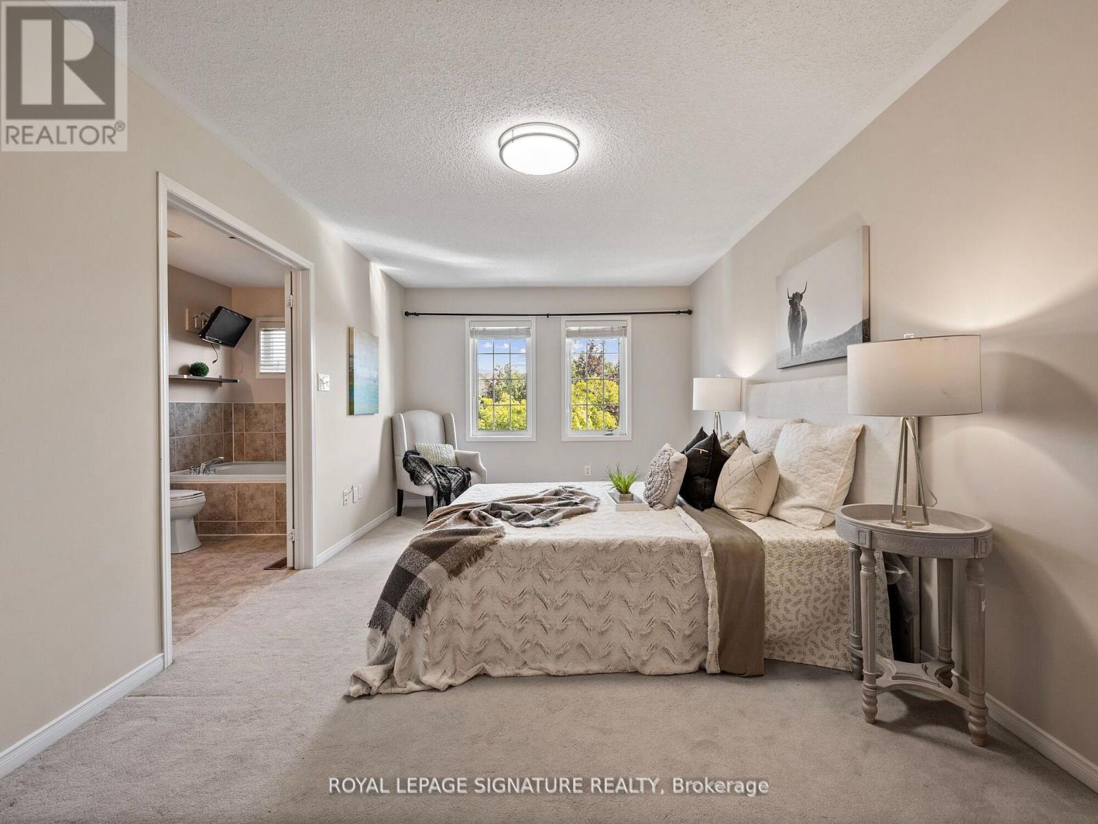 Photo 16 of 5015 Dubonet Drive, Mississauga ON