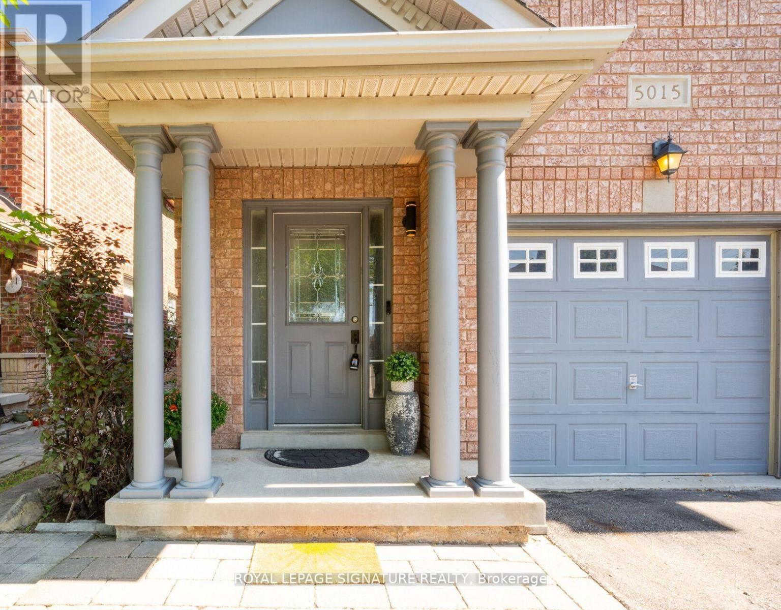 Photo 2 of 5015 Dubonet Drive, Mississauga ON