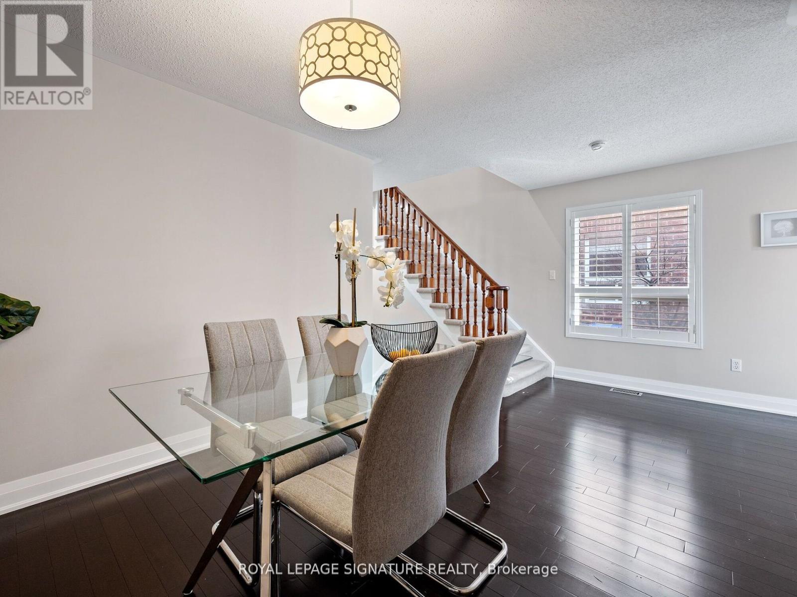 Photo 5 of 5015 Dubonet Drive, Mississauga ON