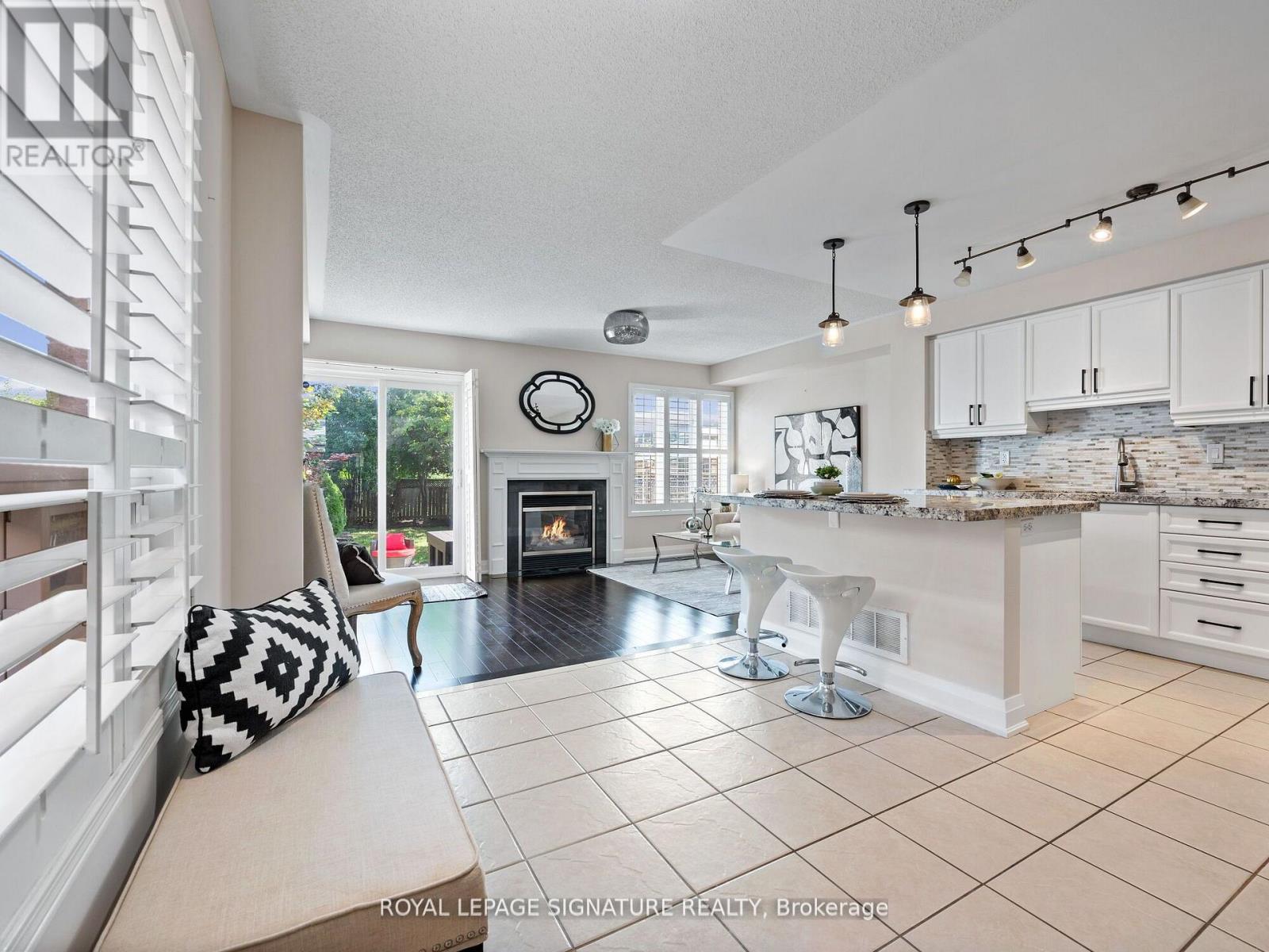 Photo 6 of 5015 Dubonet Drive, Mississauga ON