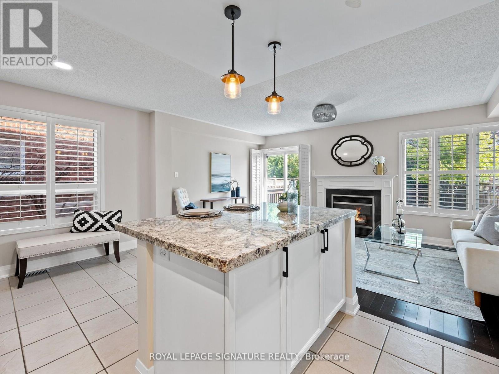 Photo 9 of 5015 Dubonet Drive, Mississauga ON