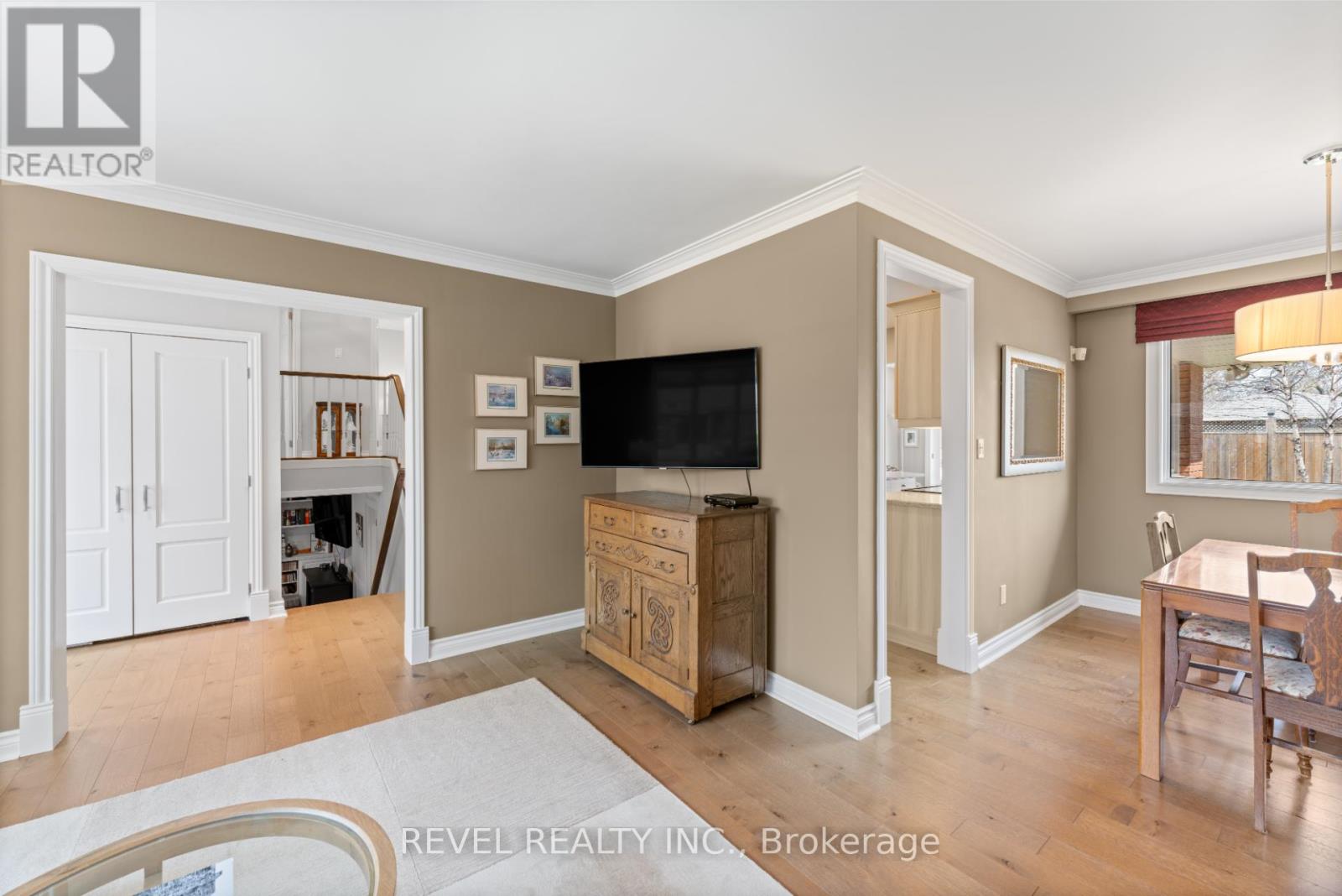 Photo 10 of 637 Thornwood Avenue, Burlington ON