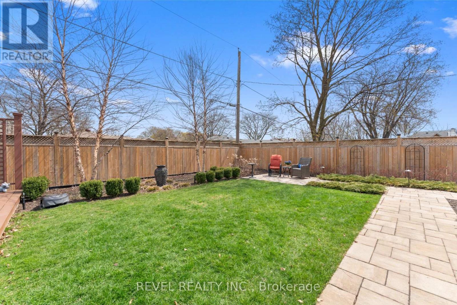 Photo 29 of 637 Thornwood Avenue, Burlington ON