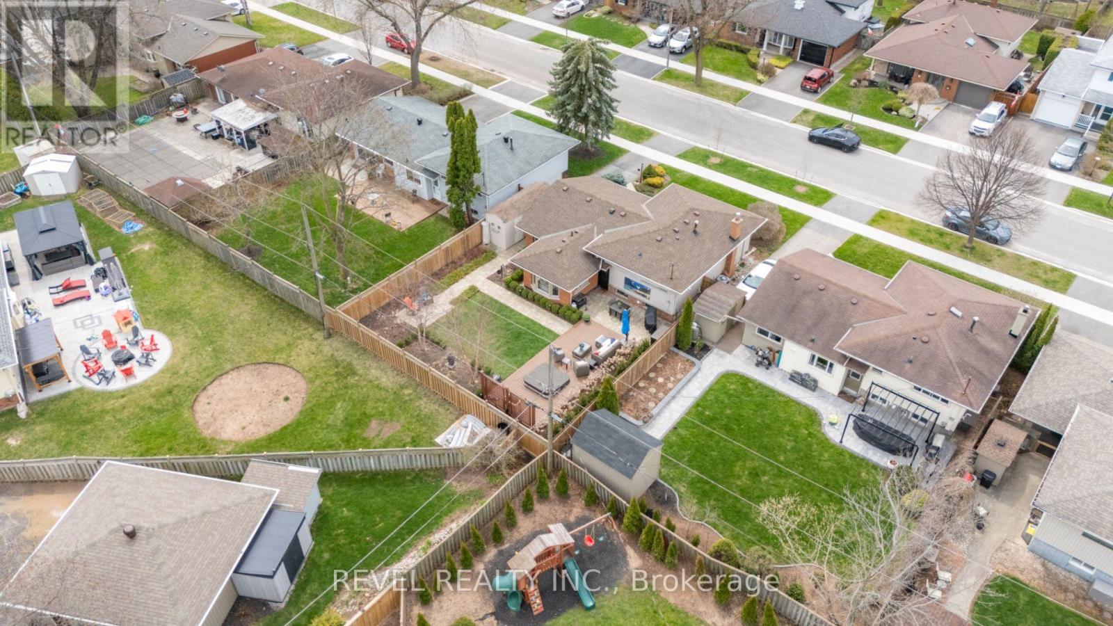 Photo 34 of 637 Thornwood Avenue, Burlington ON