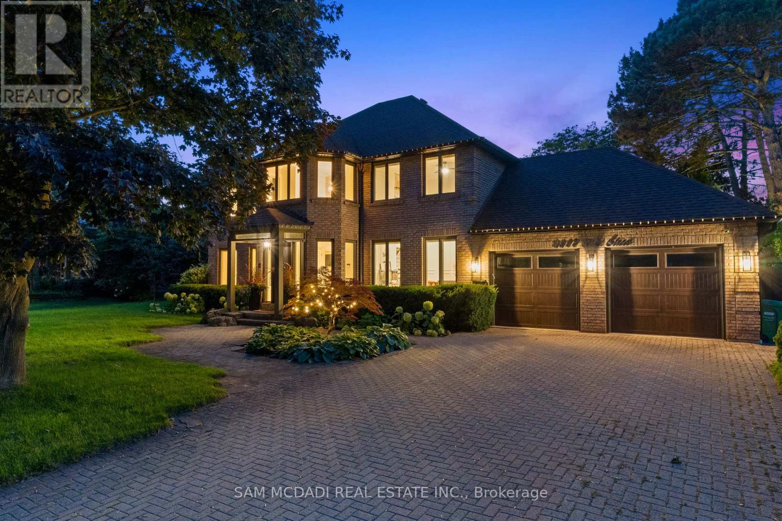 Photo 2 of 1117 Fleet Street, Mississauga ON