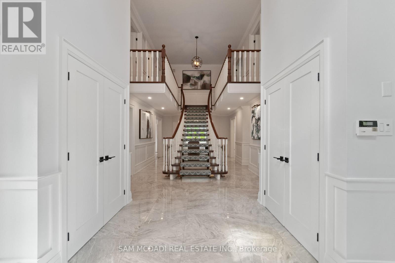 Photo 4 of 1117 Fleet Street, Mississauga ON