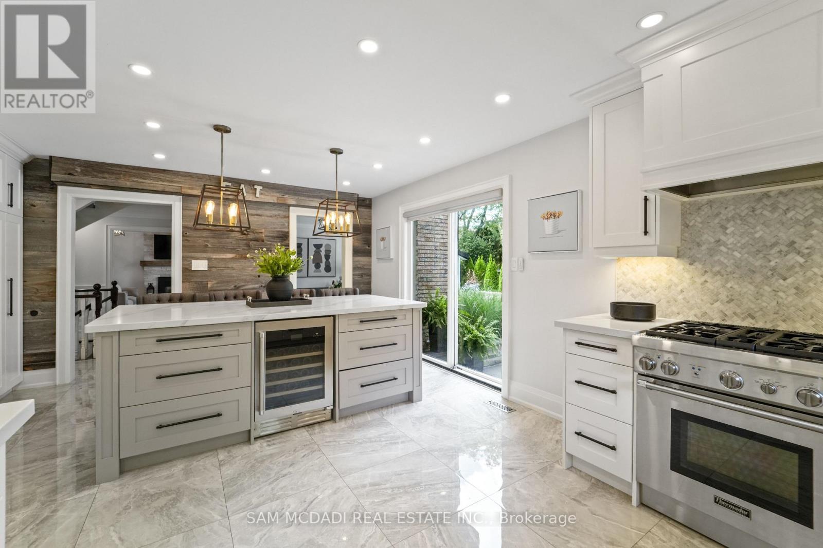 Photo 7 of 1117 Fleet Street, Mississauga ON