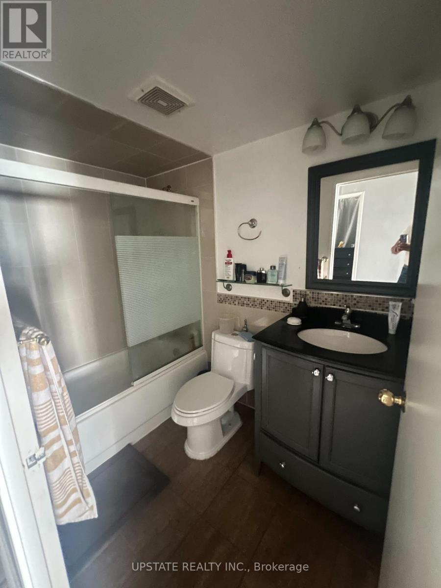 Photo 11 of 303 145 Hillcrest Avenue, Mississauga ON