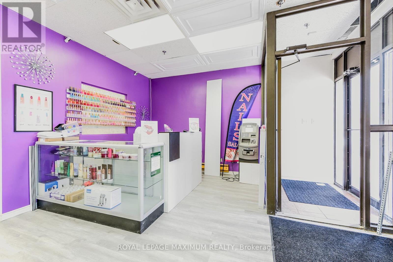 Photo 6 of C 10 4220 Steeles Avenue W, Vaughan ON