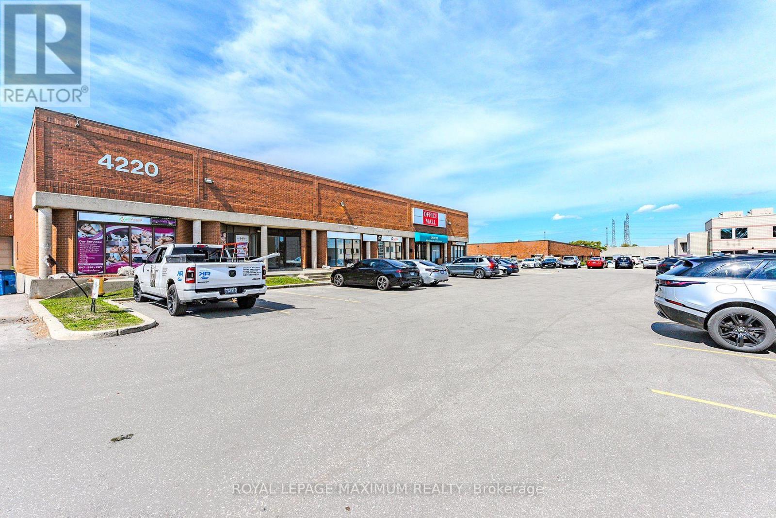 Photo 3 of C 10 4220 Steeles Avenue W, Vaughan ON