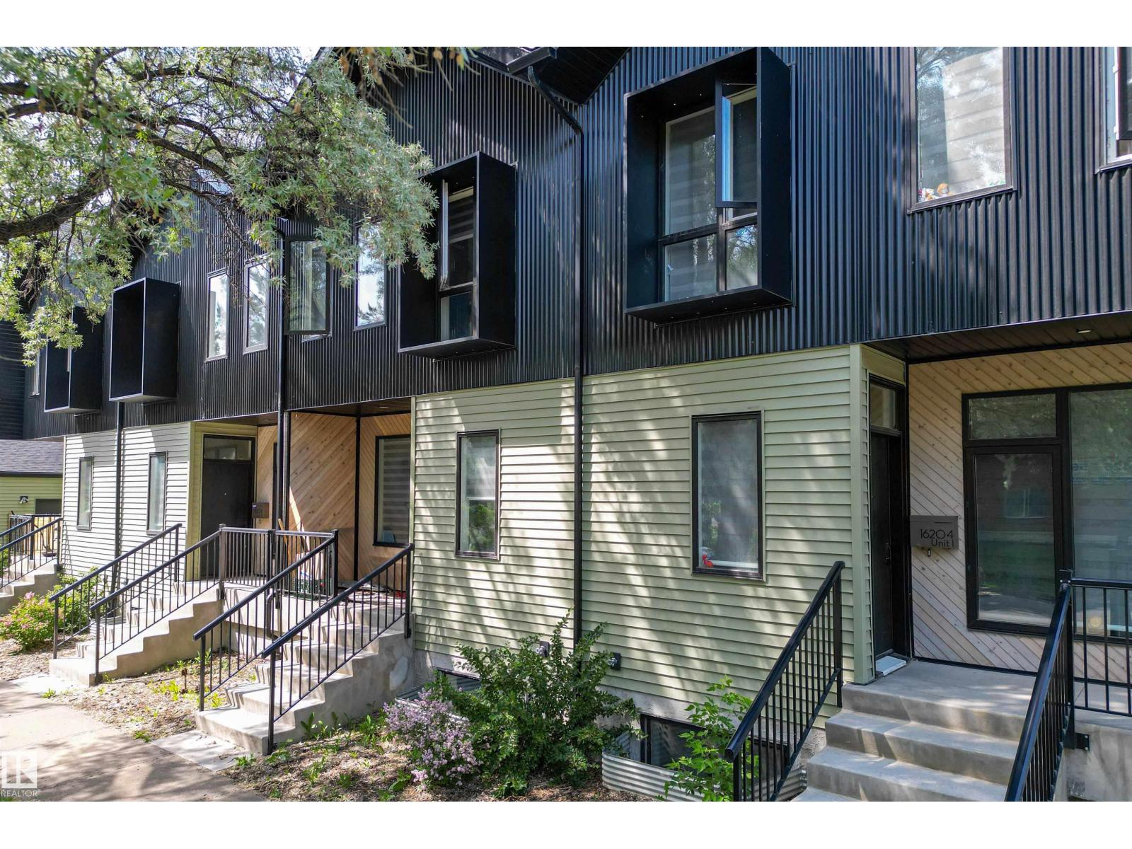 Photo 1 of 16204 102 Av Nw, Edmonton AB