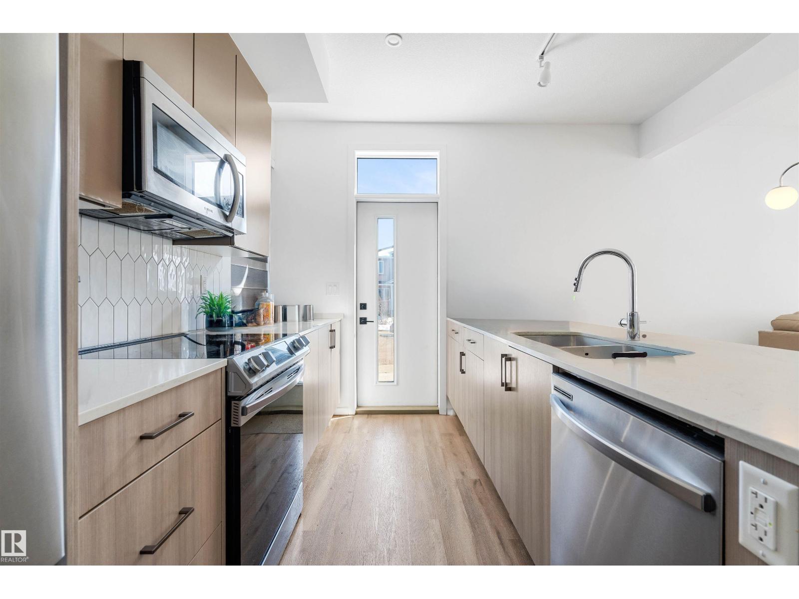 Photo 8 of 16204 102 Av Nw, Edmonton AB