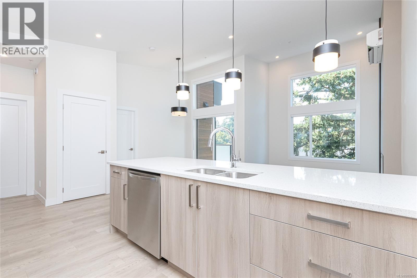 Photo 3 of 505 924 Jenkins Ave, Langford BC