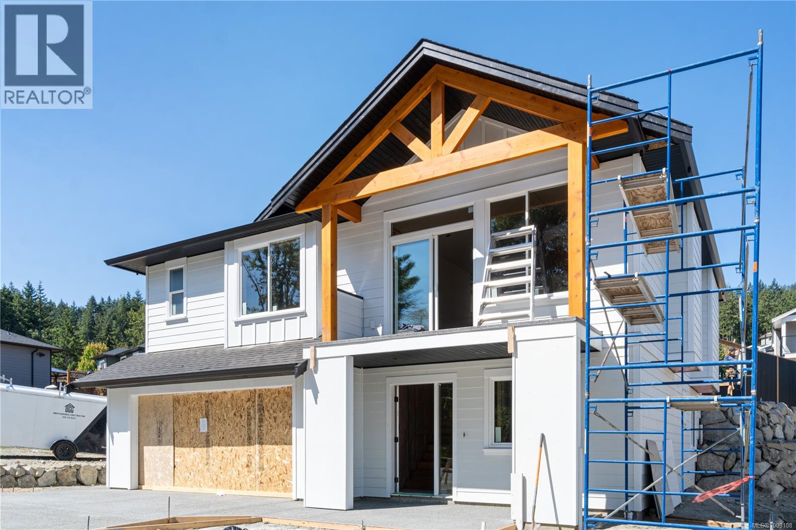 Photo 2 of 824 Russell Rd, Ladysmith BC