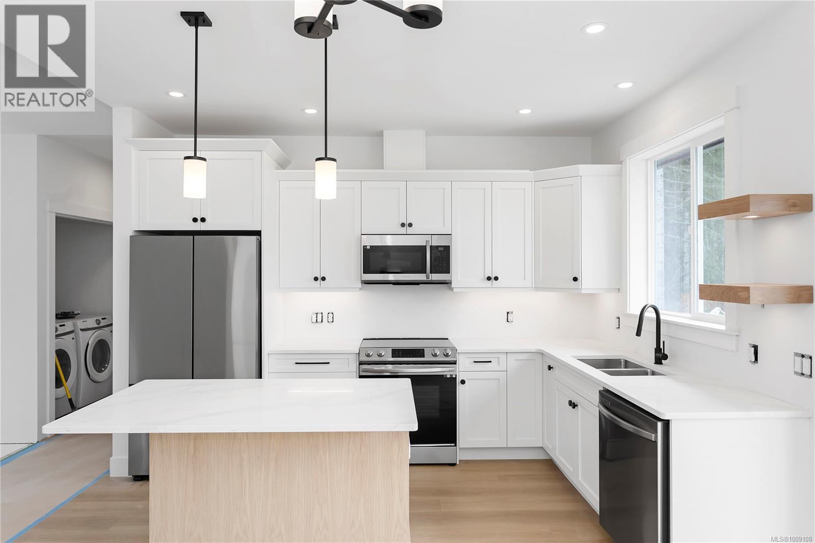Photo 21 of 824 Russell Rd, Ladysmith BC